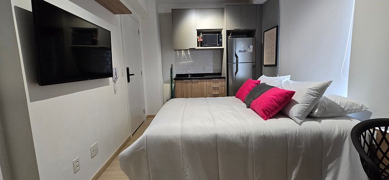 Studio Edge Pinheiros | Piscina e Academia