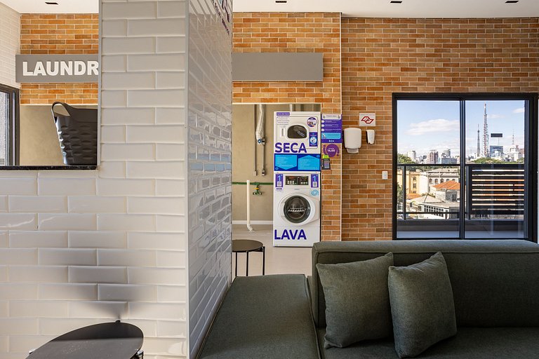 Sky Pinheiros | Gym, Pisicna & Coworking