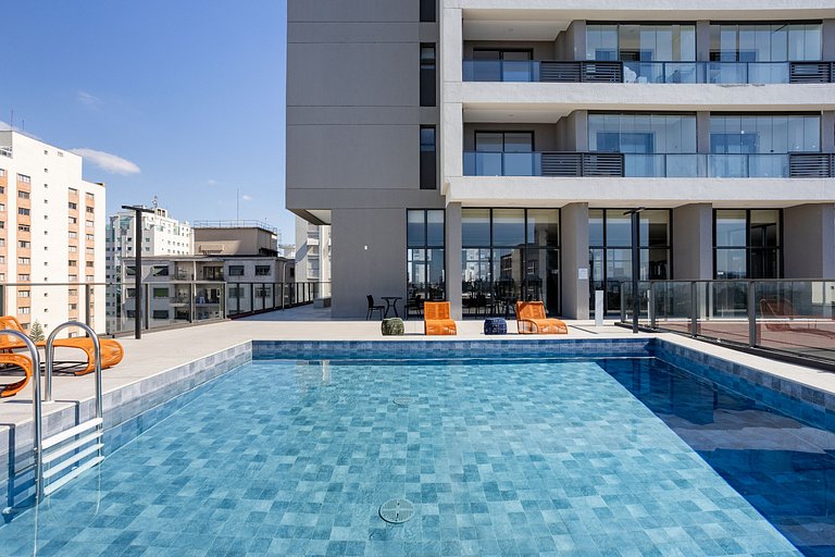 Sky Pinheiros | Gym, Pisicna & Coworking