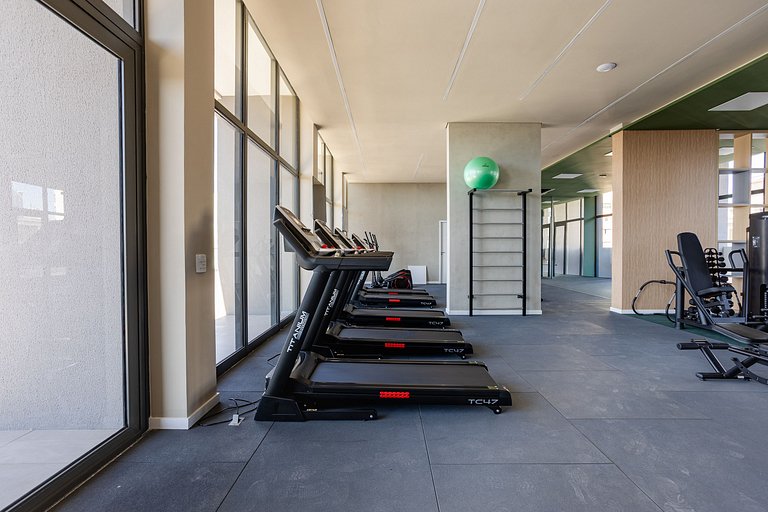 Sky Pinheiros | Gym, Pisicna & Coworking