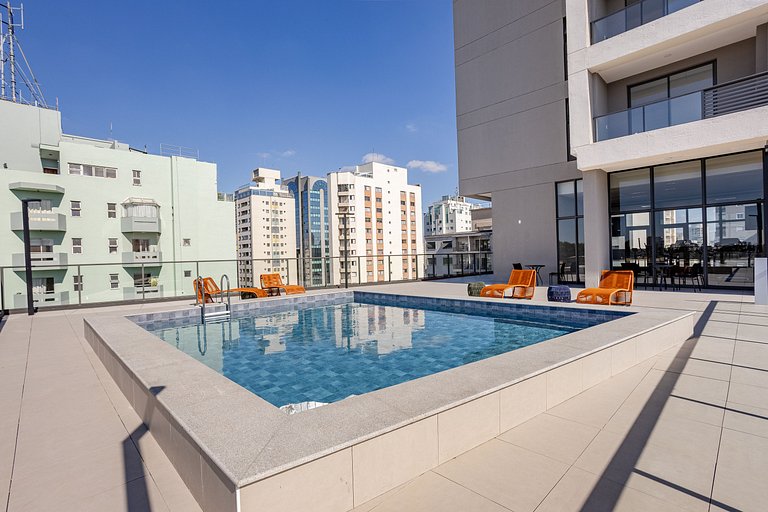 Sky Pinheiros | Gym, Pisicna & Coworking
