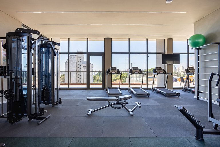 Sky Pinheiros | Gym, Pisicna & Coworking