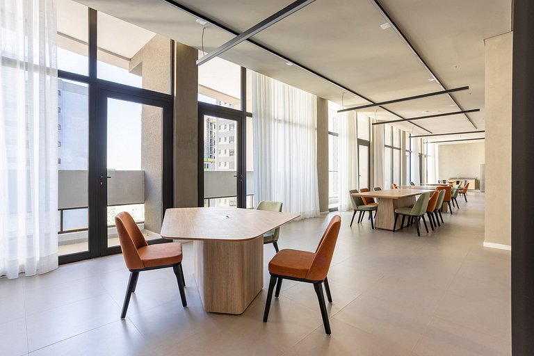 Sky Pinheiros | Gym, Pisicna & Coworking
