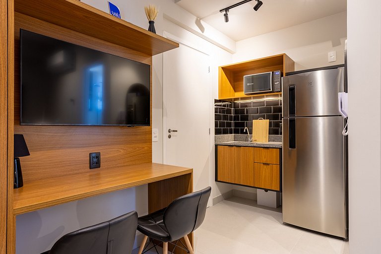 Sky Pinheiros | Gym, Pisicna & Coworking